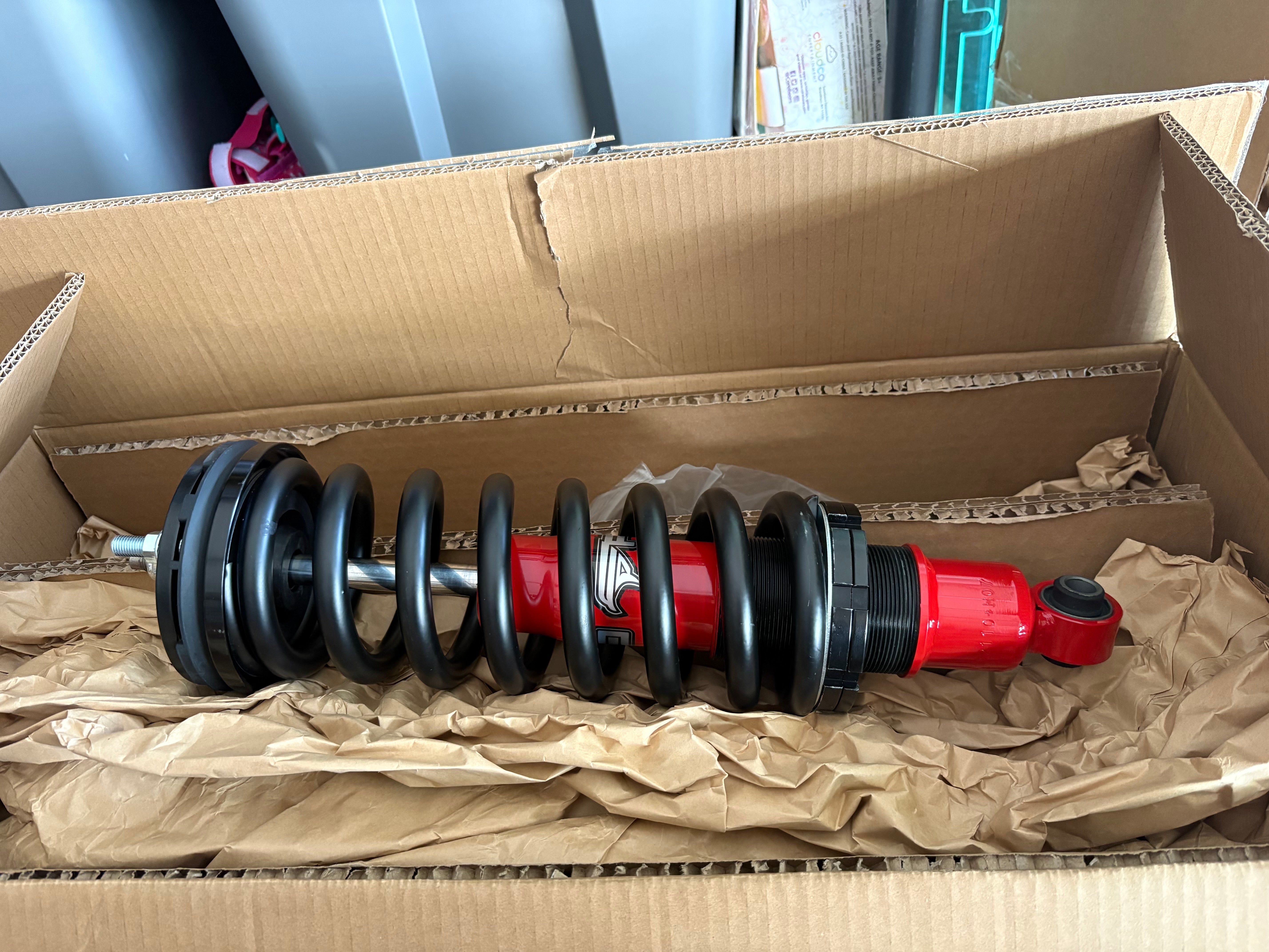 Open Box Special:Front 0-2 in Lift Struts for 2005-2021 Nissan Frontier Pathfinder Terra Navara PA192110